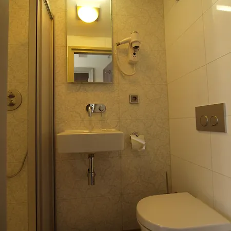 Clemens Hotel 3*